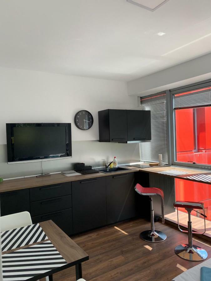 Lilia 3 Self-Check In Apartment With Hot Water Despite Prevention In The Neighborhood, Food And Drink Shop Open Until 10 Pm And Free Parking Area Next Ot 24 Hours Food And Drink Shop And Free Parking Area โซเฟีย ภายนอก รูปภาพ