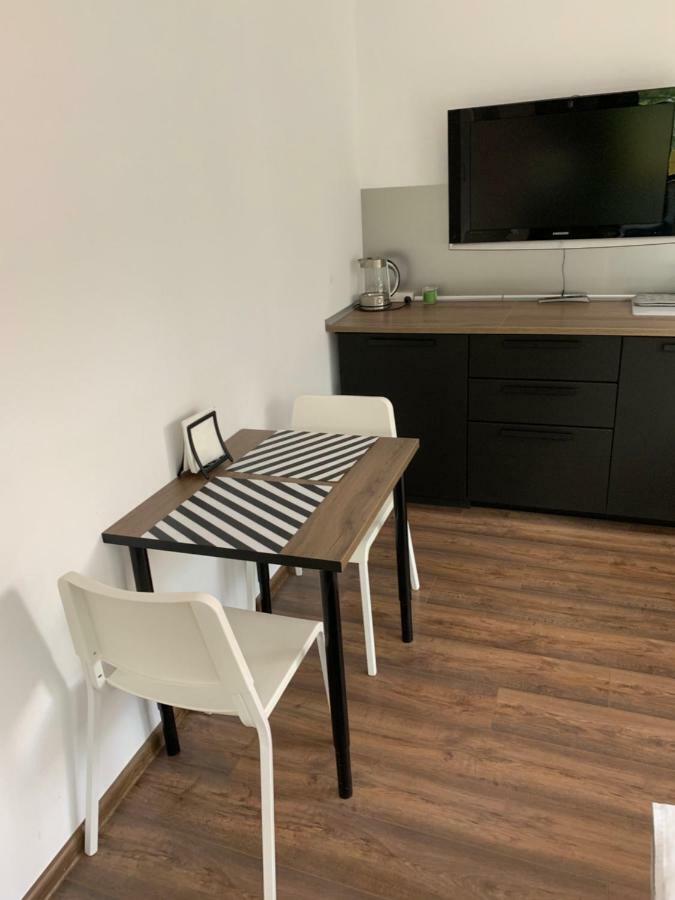 Lilia 3 Self-Check In Apartment With Hot Water Despite Prevention In The Neighborhood, Food And Drink Shop Open Until 10 Pm And Free Parking Area Next Ot 24 Hours Food And Drink Shop And Free Parking Area โซเฟีย ภายนอก รูปภาพ