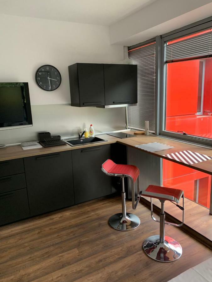 Lilia 3 Self-Check In Apartment With Hot Water Despite Prevention In The Neighborhood, Food And Drink Shop Open Until 10 Pm And Free Parking Area Next Ot 24 Hours Food And Drink Shop And Free Parking Area โซเฟีย ภายนอก รูปภาพ